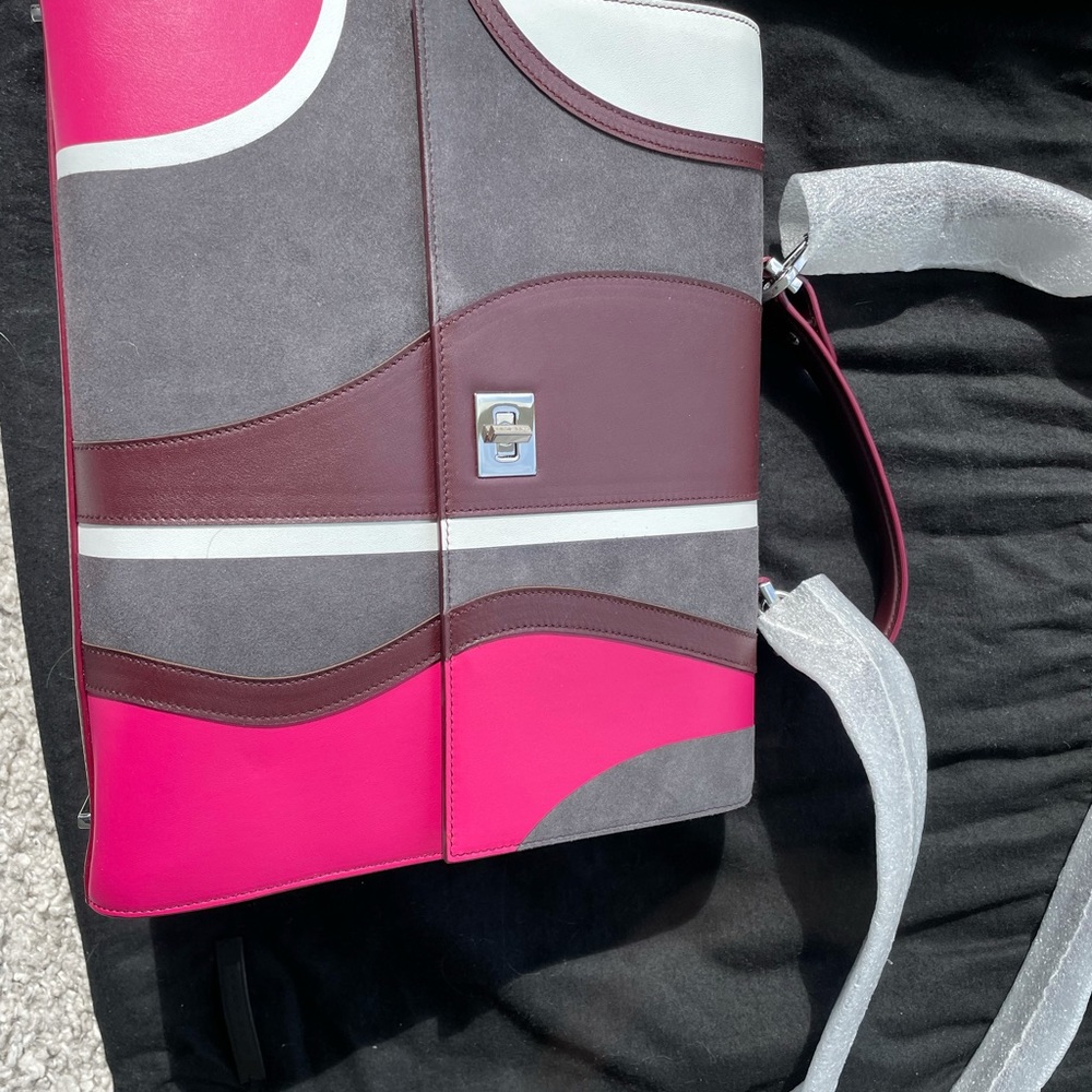Hugo Boss bag - Picture 2 of 13